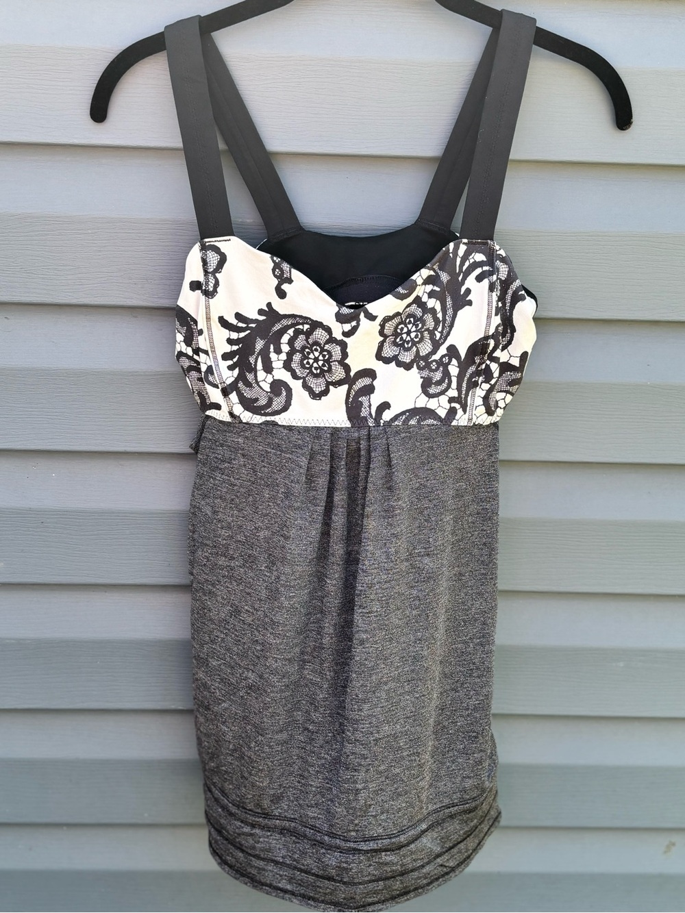 Lululemon Back On Track Tank Top With Floral Print Built In Bra Size 8
